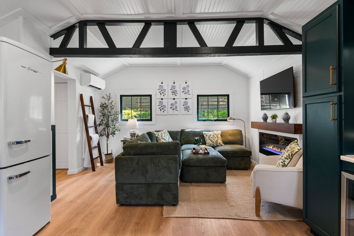 next background image