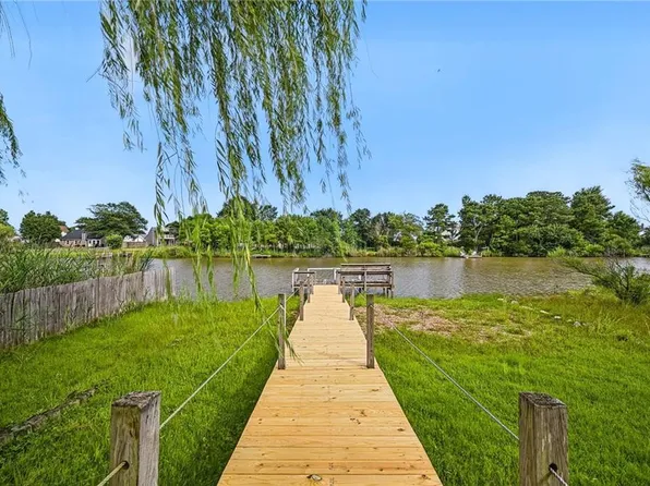 1812 Bernstein Dr, Virginia Beach, VA 23454