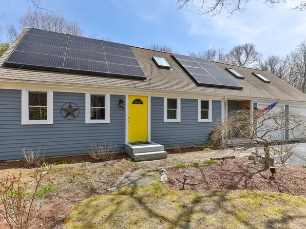 8 Trotters Ln, Barnstable, MA 02630