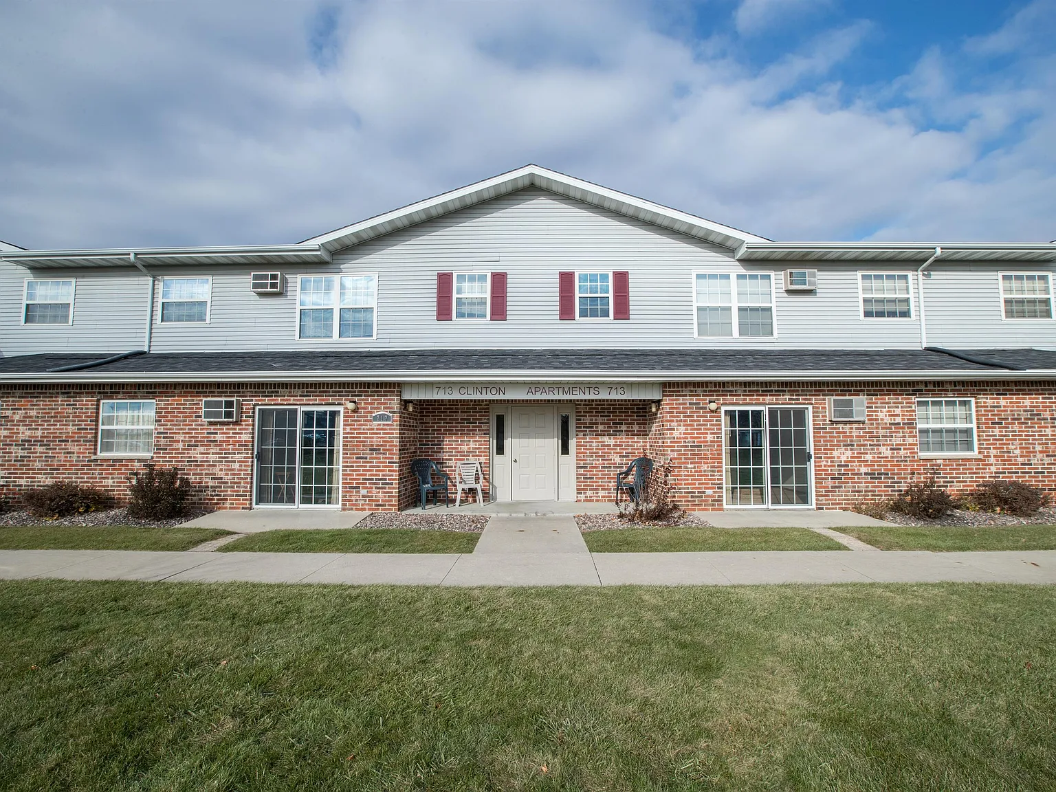 2 bed, 875 sqft, $1,050 — Photo 1