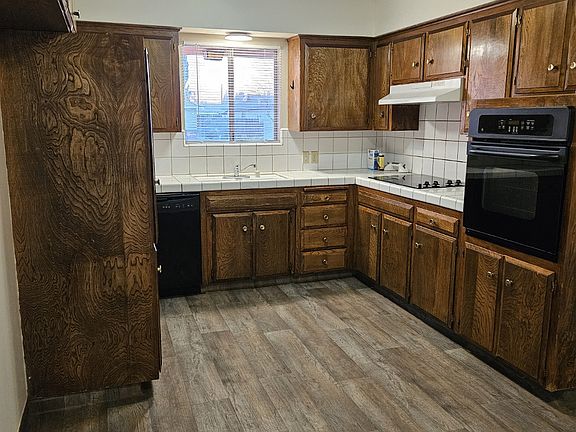 3rd image of 629 W Ashcroft Ave