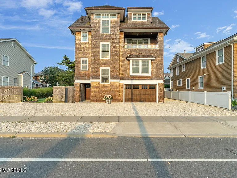 985 Ocean Ave — Photo 33