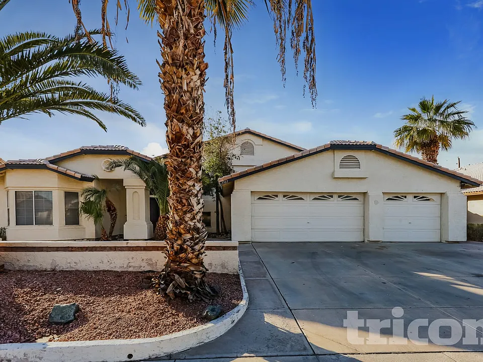 7565 W Corrine Dr