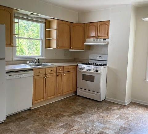 4th image of 154 Green St #B