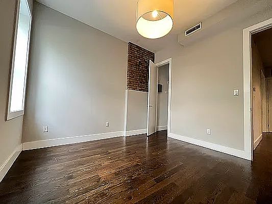 5th image of 172 Irving Ave APT 2B