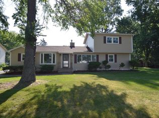 5418 Greenview Rd, Oakwood Hills, IL 60013