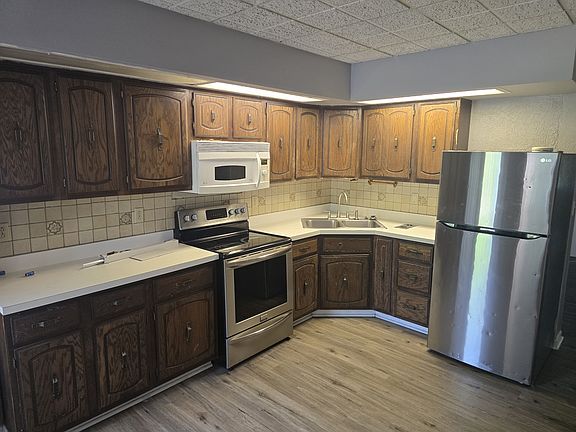 4th image of 3645 Seymour Ave