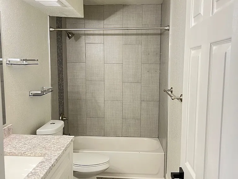 366 N Delaware St — Photo 15