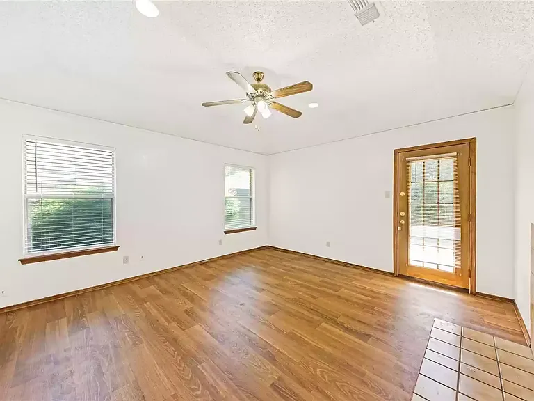 810 Castleview Dr — Photo 20