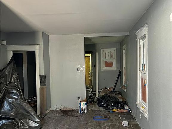 4th image of 5917 Harney Ave
