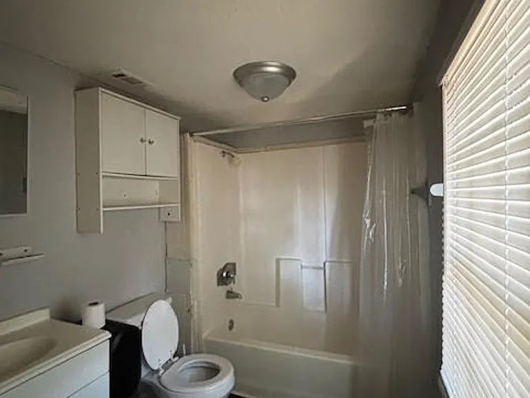 1219 Grothe St — Photo 4