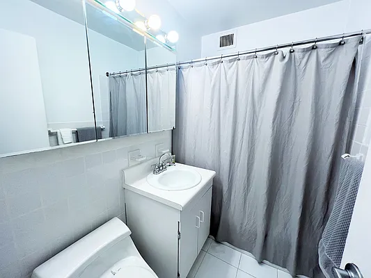 Rented by Manhattan Realty Group | media 9