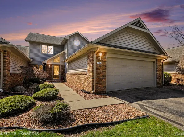 3376 Rivers Edge Dr, Wayne, MI 48184