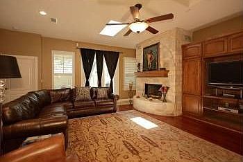 5th image of 9122 Balcones Club Dr Unit 5