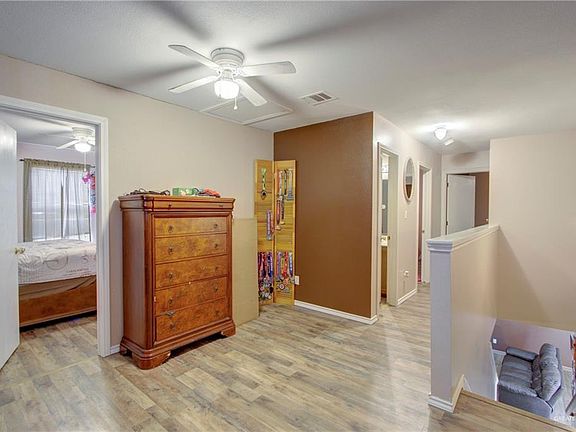 5th image of 3125 Queens Ave