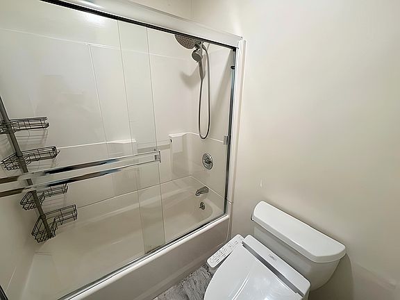 5th image of 1630 Granville Ave APT 103