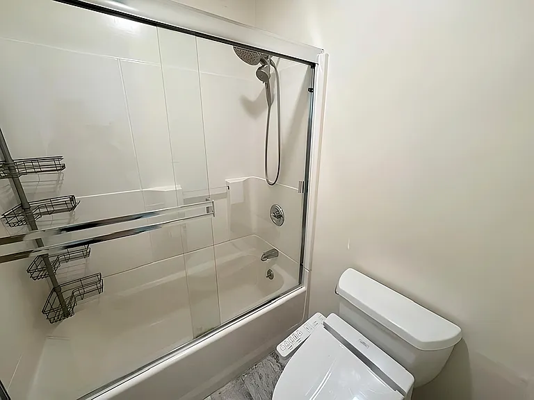 1630 Granville Ave #103 — Photo 5