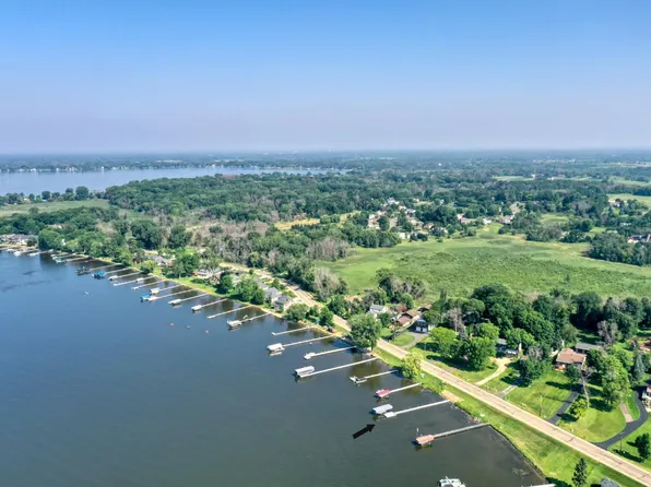 8112 N Shore Trl N, Forest Lake, MN 55025