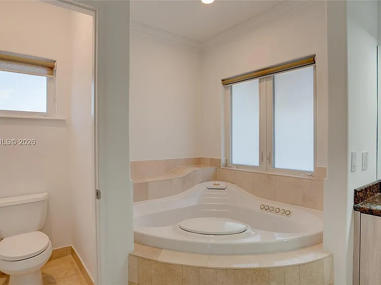 500 SW 51st Ct — Photo 37