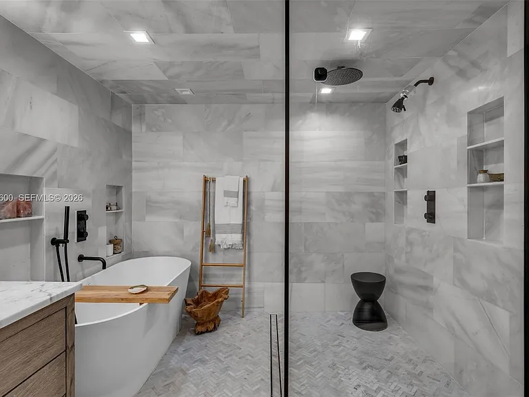 10 Venetian Way #1803 — Photo 16