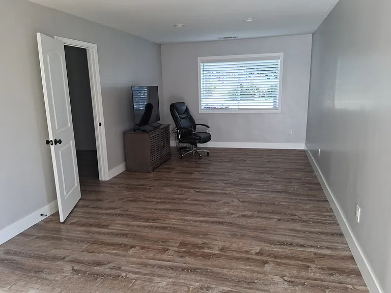 7626 Oak Grove Ave — Photo 10