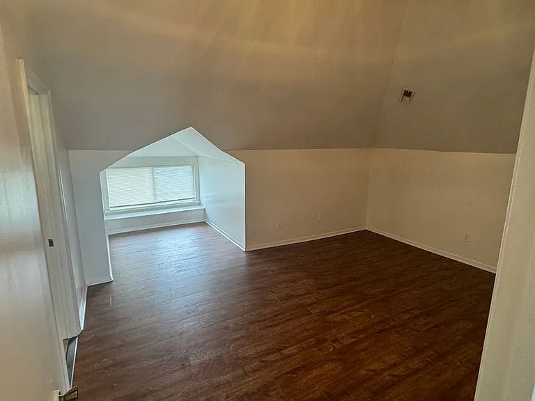 2920 Rhodes Cir — Photo 8