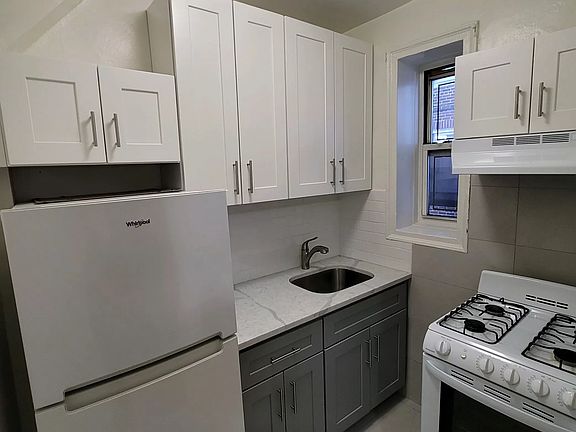 4th image of 1410 Avenue S #1D