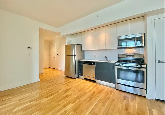Rented by Astoria Realty | media 3