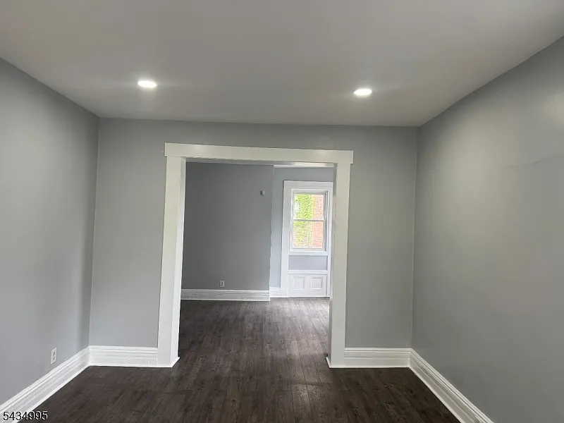 5 bed, 2.0 bath, $4,000 — Photo 3