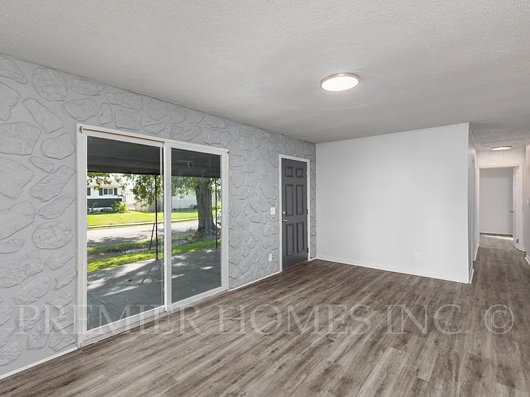 1809 Endrow Ave NE — Photo 14