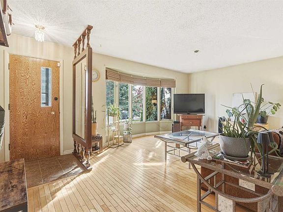 2nd image of 31 E Hendon Pl NW