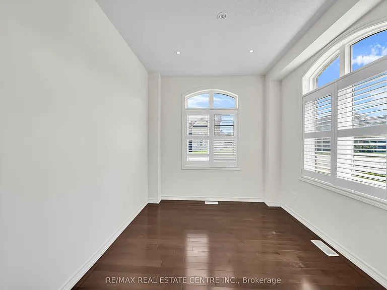 4215 Cole Cres — Photo 15