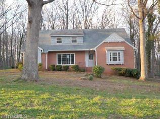 5475 Woodcliff Dr, Winston Salem, NC 27106