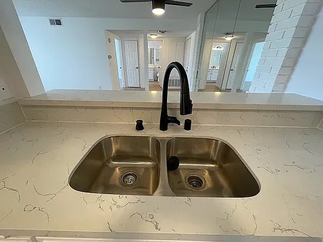 1636 S Barrington Ave #305 — Photo 9
