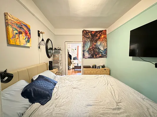 Rented by Keller Williams NYC | media 16