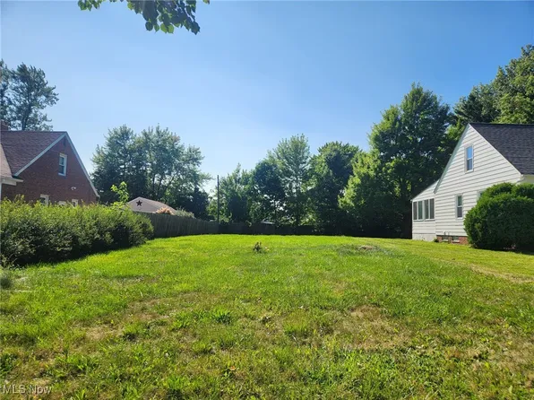 936 Richmond Rd, Lyndhurst, OH 44124