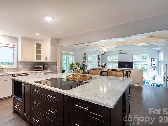 3rd image of 3011 Lauren Glen Rd