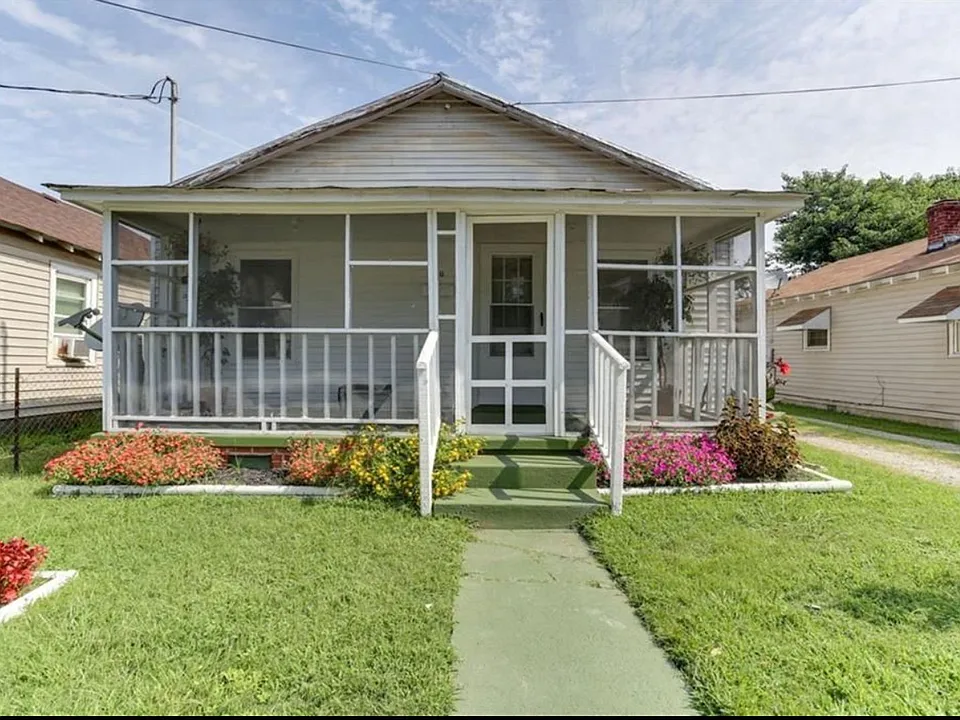 210 Baker St