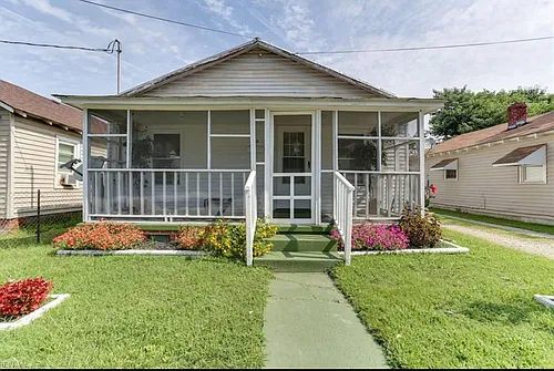 210 Baker St Photo 1