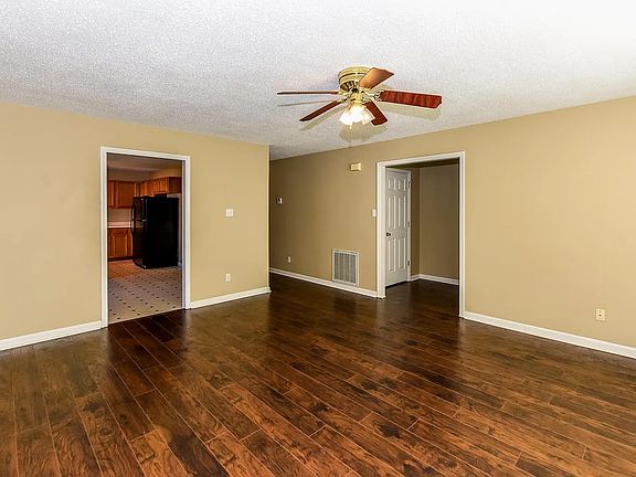 5th image of 332 Headrick View Dr