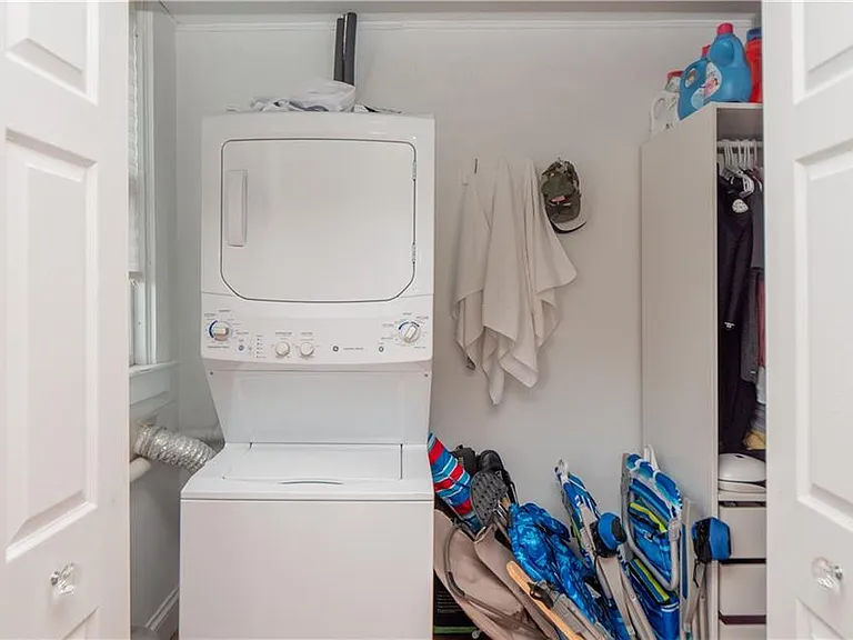 67 Perry St #5 — Photo 9