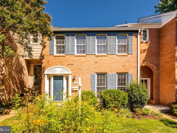 2069 Hopewood Dr, Falls Church, VA 22043