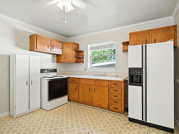 5th image of 556 Almond Dr