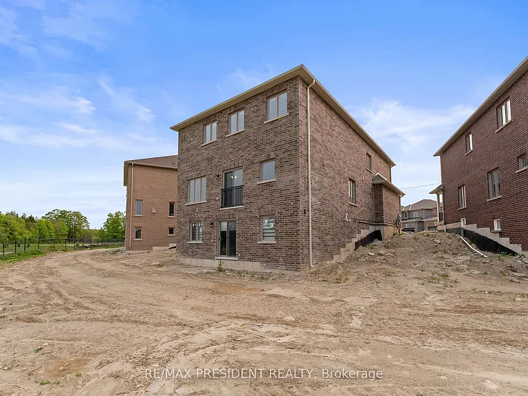 335 Russell St — Photo 25