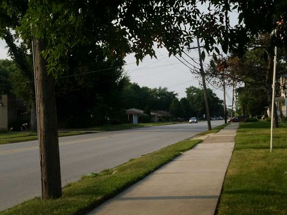 5th image of 417 E 157th Pl