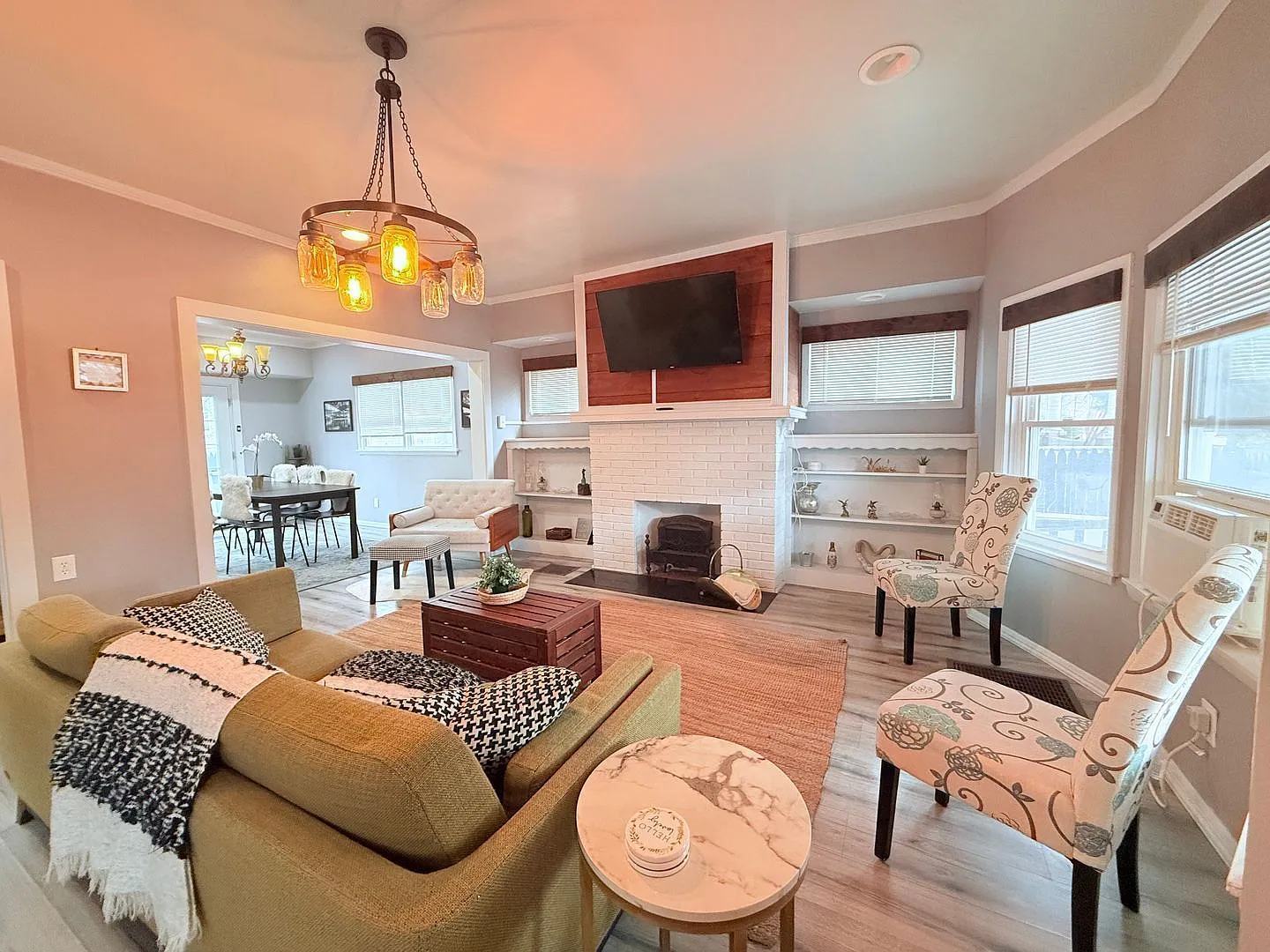 5 bed, 2.5 bath, 1816 sqft, $2,700 — Photo 3