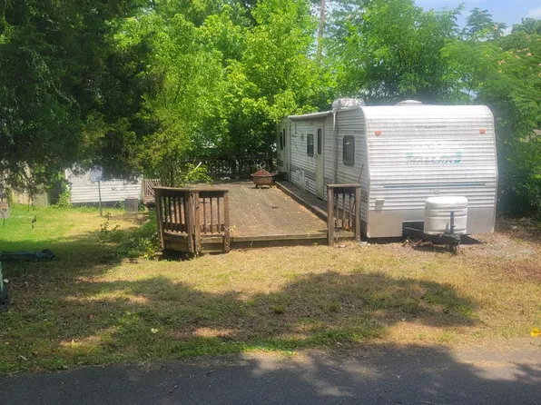 6 Old Faceful, Falling Waters, WV 25419