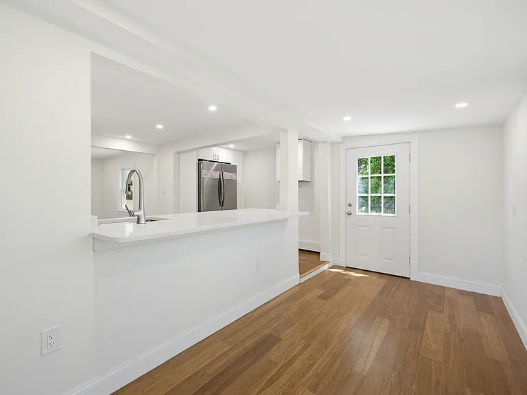 88 Deforest St — Photo 6