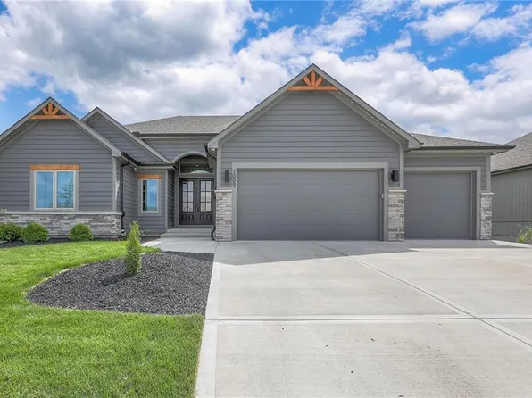 1009 Old Hickory Rd, Greenwood, MO 64034