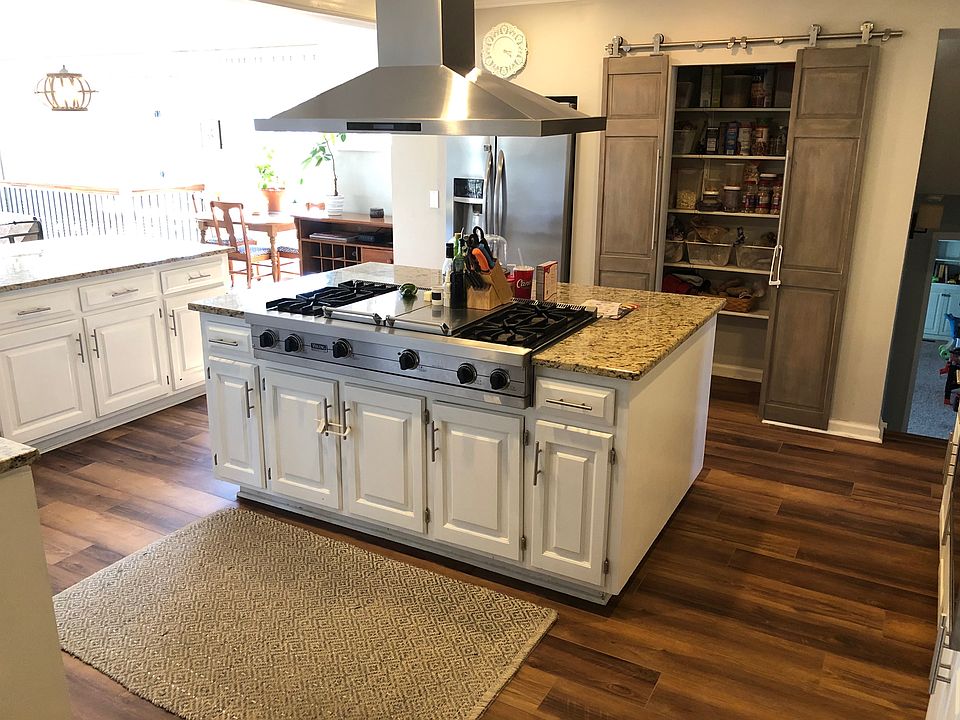 Island Cooktop w/Vent